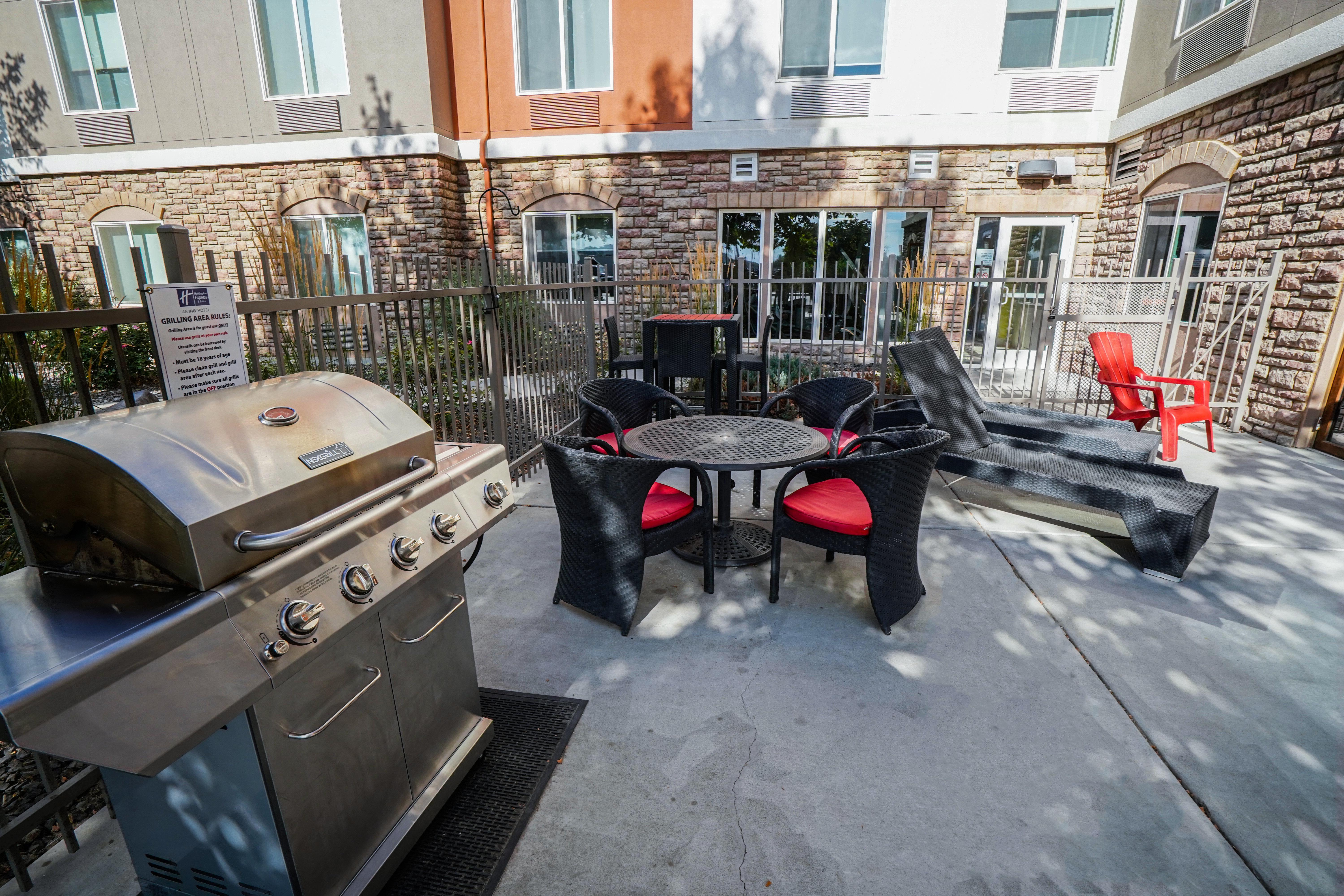 Holiday Inn Express Hotel & Suites Ontario By Ihg Exterior foto